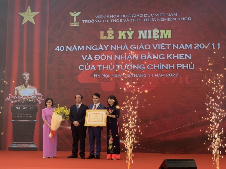 Bộ trưởng Nguyễn Kim Sơn dự Lễ kỷ niệm 40 năm ngày Nhà giáo Việt Nam tại Trường Tiểu học, THCS, THPT Thực nghiệm Khoa học giáo dục